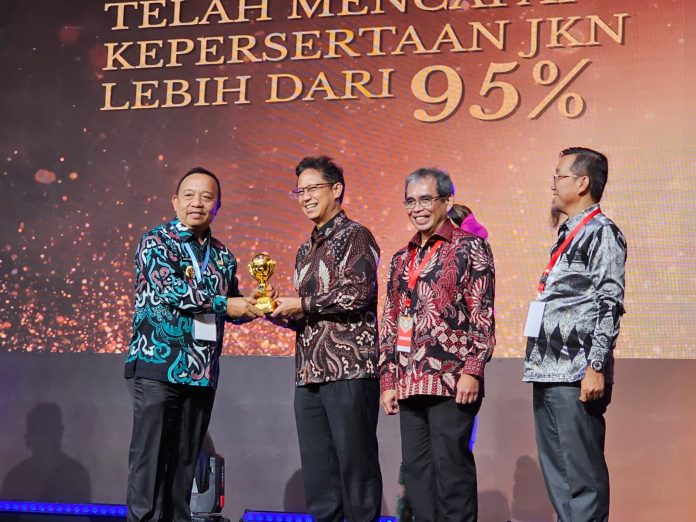 Seluma Terima UHC Award